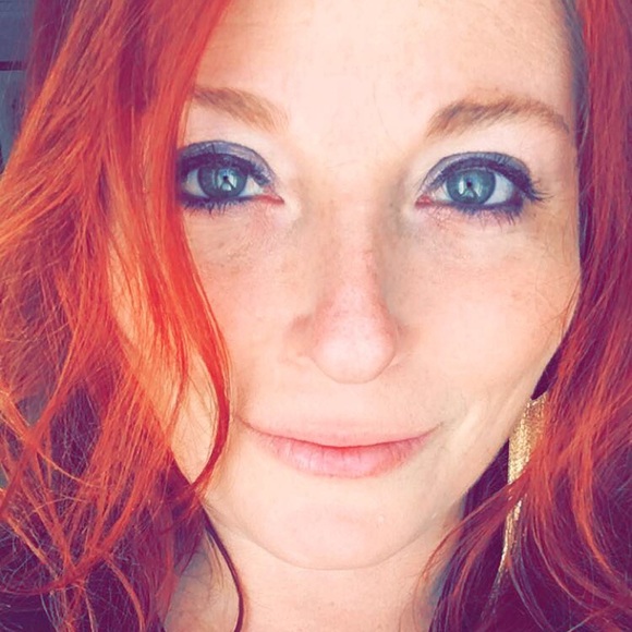 Meet your Posher, Jennifer - Picture 2 of 2